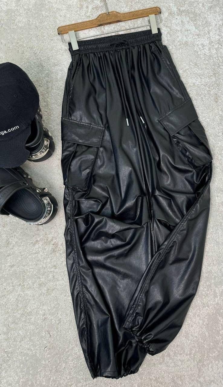 брюки карго p-marty lthf черный,мужские кожаные брюки-карго с несколькими карманами,брюки джоггеры кожаные,кожаные брюки карго,брюки с карманами
