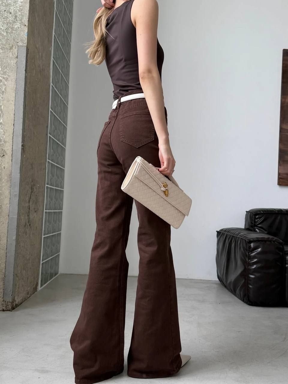 коричневые джинсы клеш женские,джинсы клеш женские,коричневые джинсы женские,коричневые джинсы трубы женские,женские джинсы коричневые джинсовые расклешенные брюки