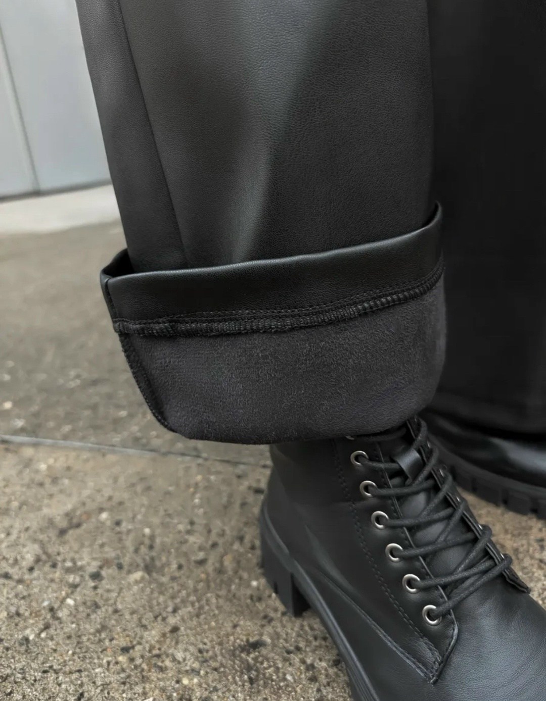 брюки кожаные широкие,брюки кожаные,кожаные брюки женские,кожаные брюки палаццо,брюки палаццо из экокожи