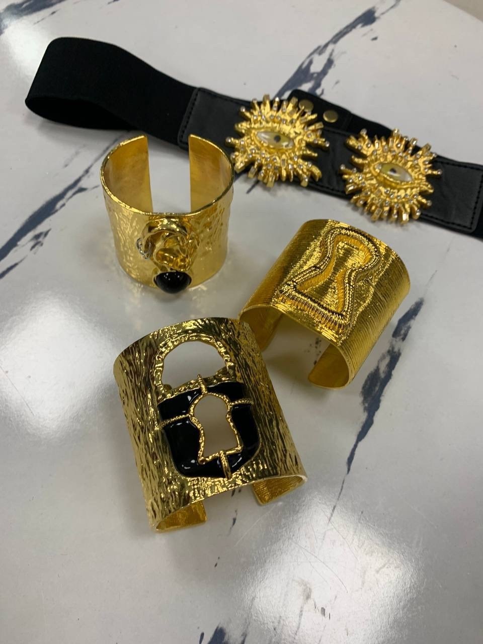 широкие браслеты,металлические браслеты-манжеты золотого цвета,ювелирные браслет,браслет,ювелирное украшение