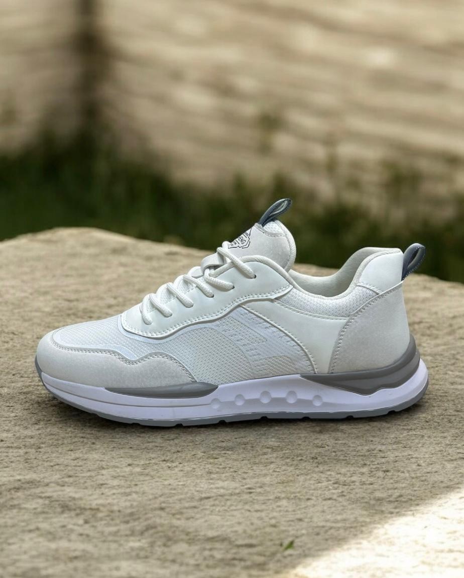 кроссовки,кроссовки повседневные,модные кроссовки,кроссовки удобные,спортивная