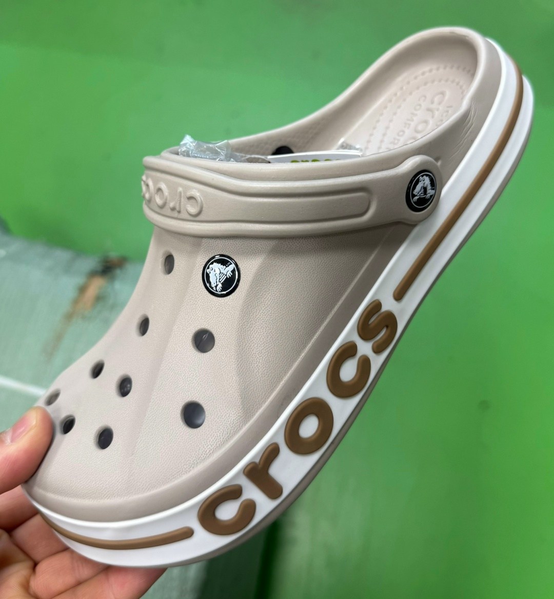 сабо crocs,crocs мужские,кроксы мужские,crocs сабо мужские,сабо кроксы crocs sarah clog crocs цвет светло-коричневый, белый
