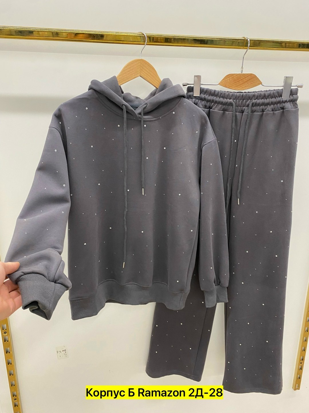 женские костюмы,,костюм стразы,костюм спортивный в стразах,костюм женский со стразами