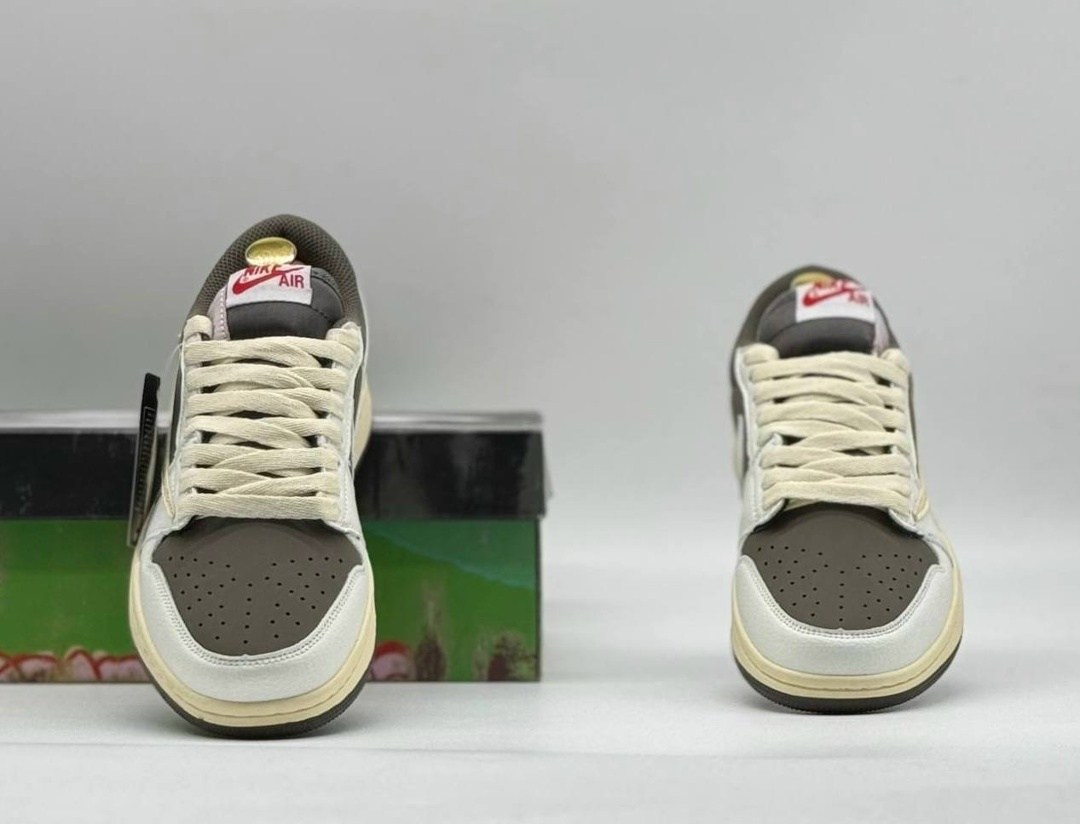 кроссовки nike air jordan 1 low x travis scott,nike air jordan 1 low travis scott reverse mocha,nike air jordan 1 low travis scott,кроссовки travis scott x air jordan 1 low,кроссовки nike air jordan 1