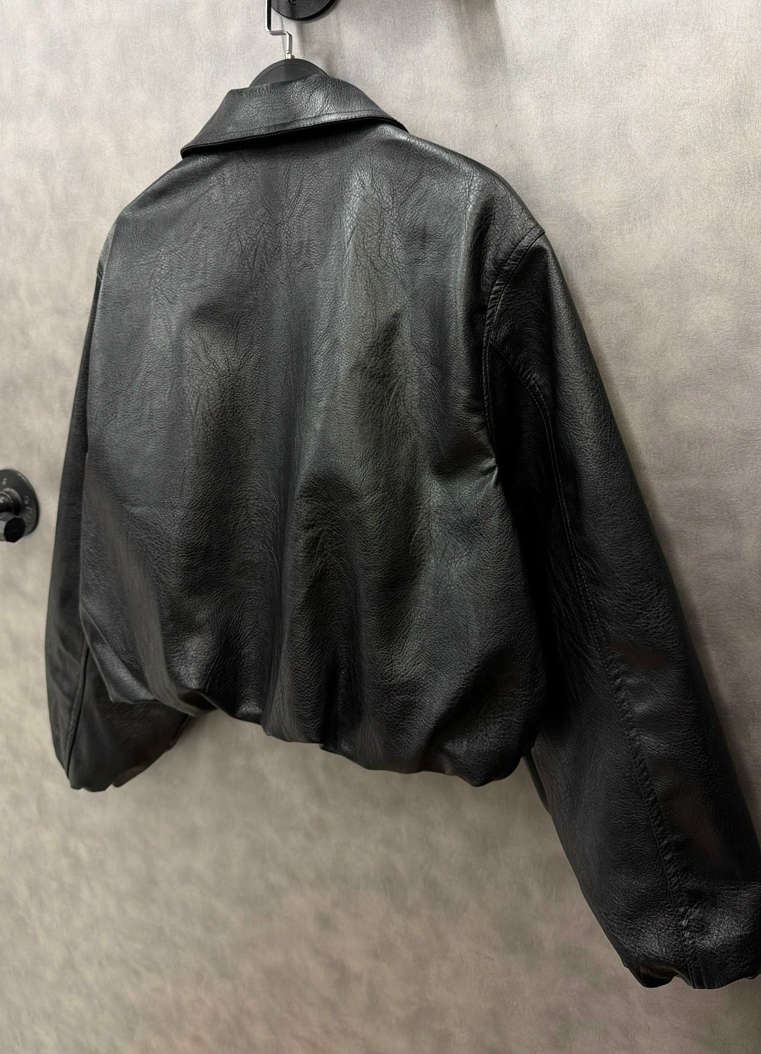 кожаная куртка,женская кожаная куртка,женская куртка из искусственной кожи,кожаная куртка оверсайз,куртка-косуха