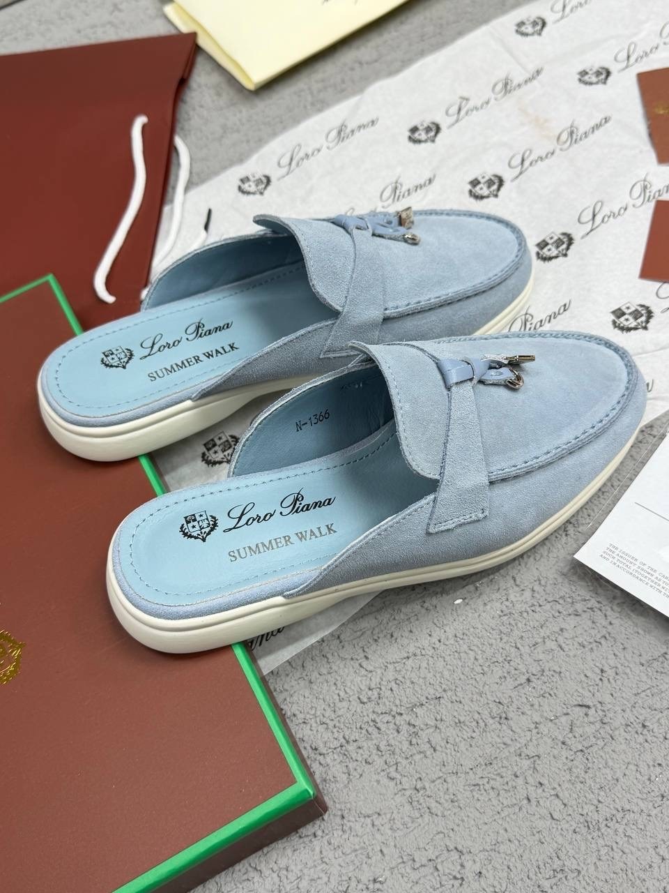 loro piana мюли,лоферы loro piana,лоферы женские loro piana,сабо loro piana,женские замшевые мюли loro piana бежевые