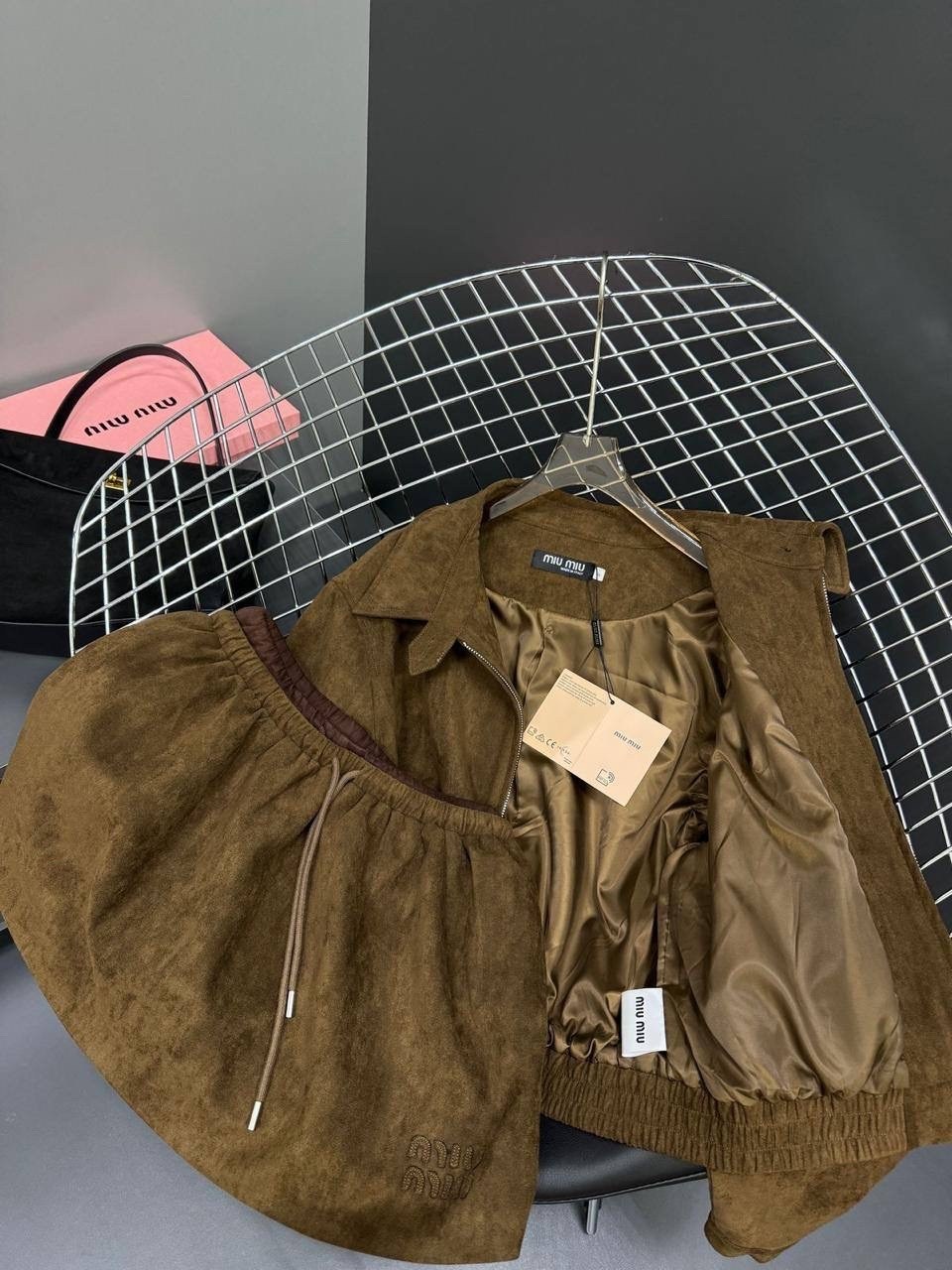 куртка замшевая,костюм с юбкой,куртка бомбер,вельветовый костюм с юбкой,костюм из вельвета