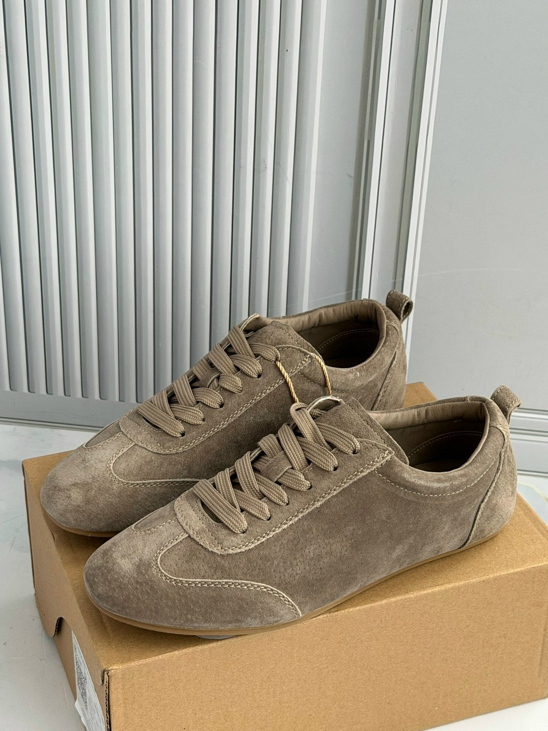 ,кроссовки из искусственной замши,замшевые кроссовки,обуви,кроссовки женские