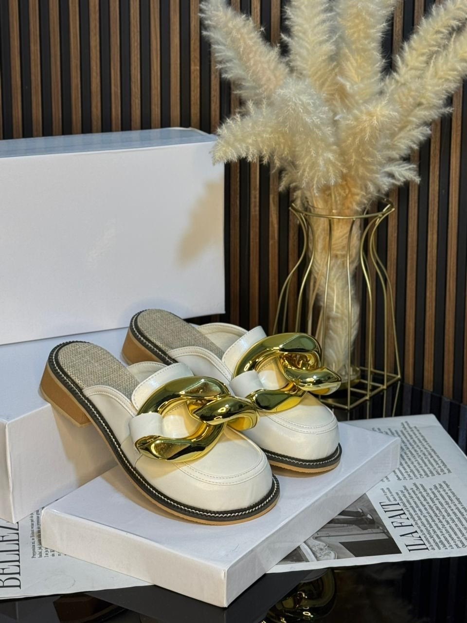 ,женские шлепанцы,модные шлепанцы,модные сандалии,шлепанцы на плоской подошве