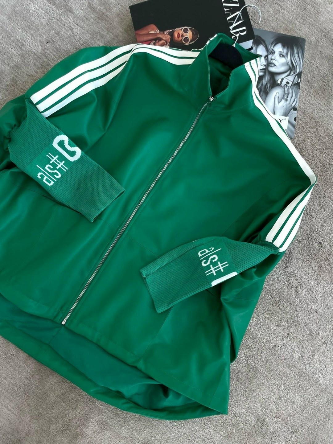 стильная куртка,куртка женская,куртка бомбер,куртка бомбер женская,легкая куртка