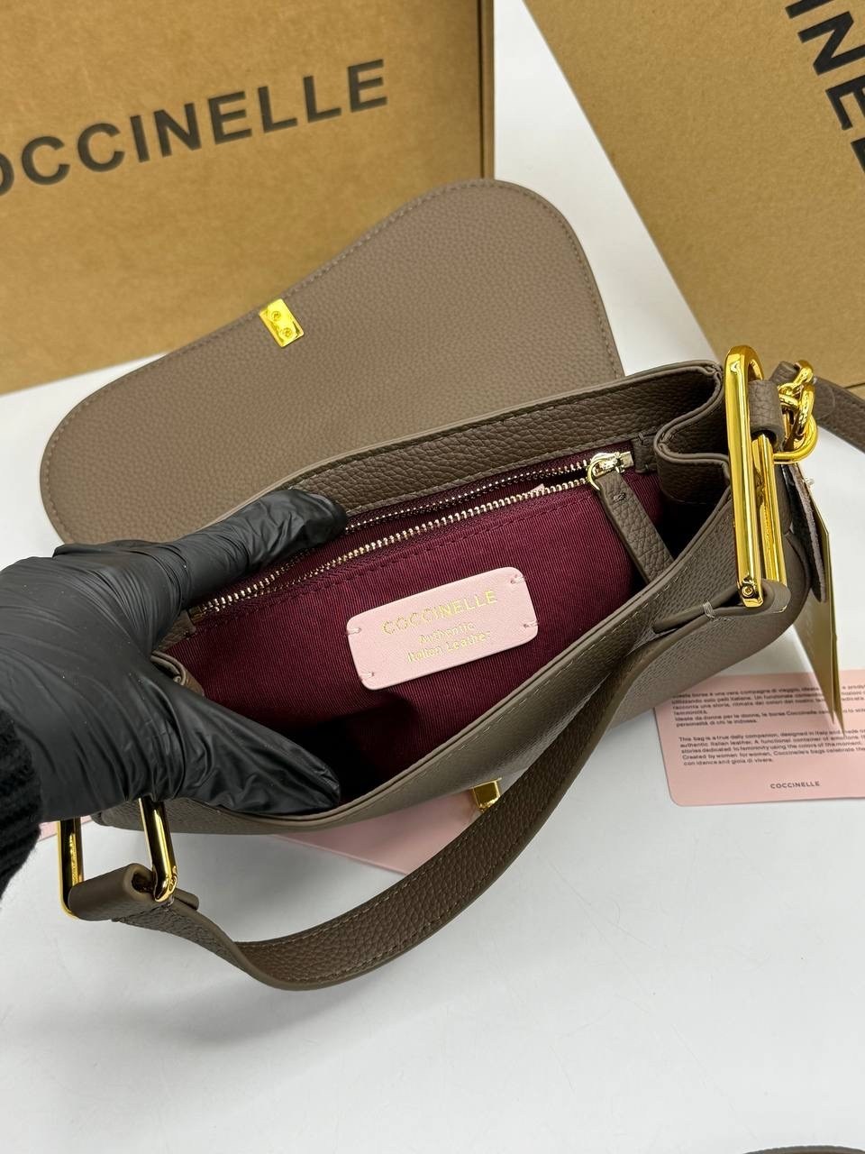 сумка coccinelle,сумка женская coccinelle,coccinelle сумка через плечо whisper черный,сумка через плечо coccinelle whisper 5501 цвет nero,сумка женская coccinelle через плечо