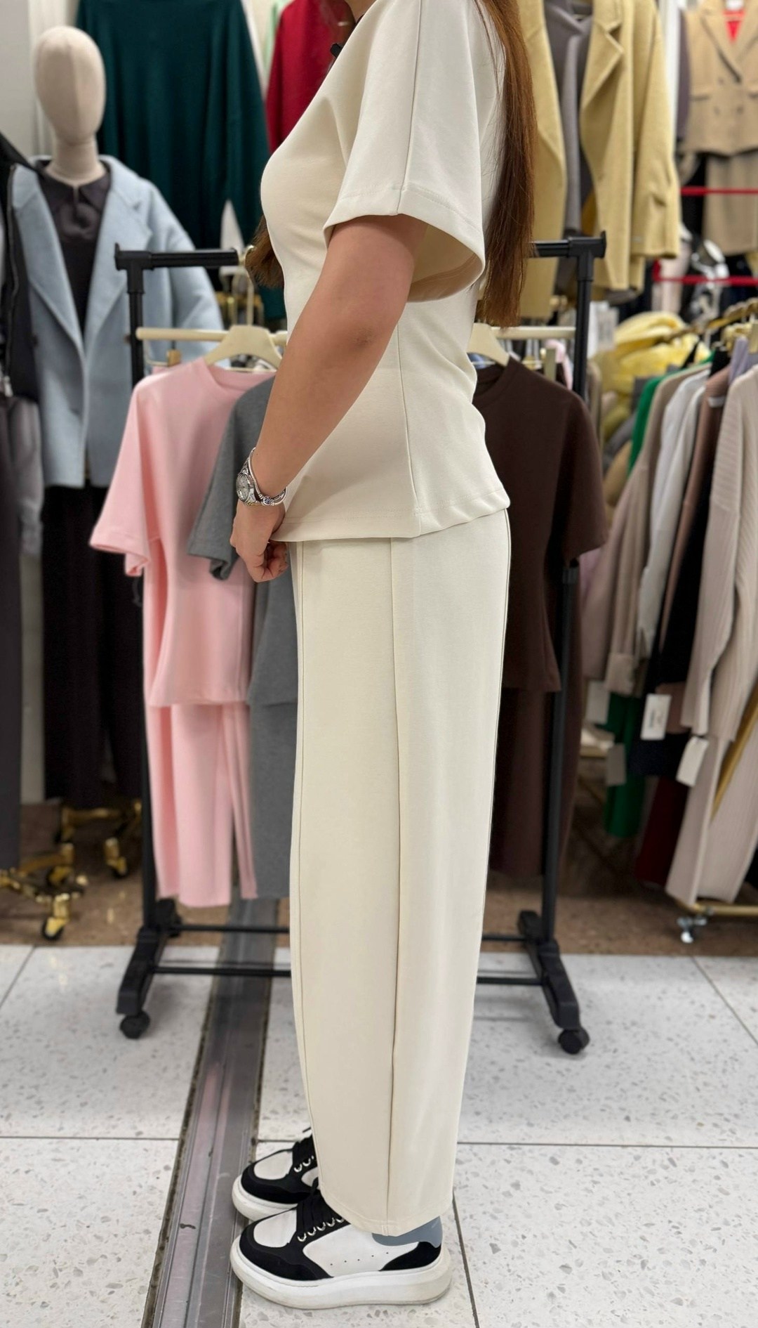 костюм бежевый,бежевые брюки,костюм с брюками,трикотажные брюки,спортивные костюм