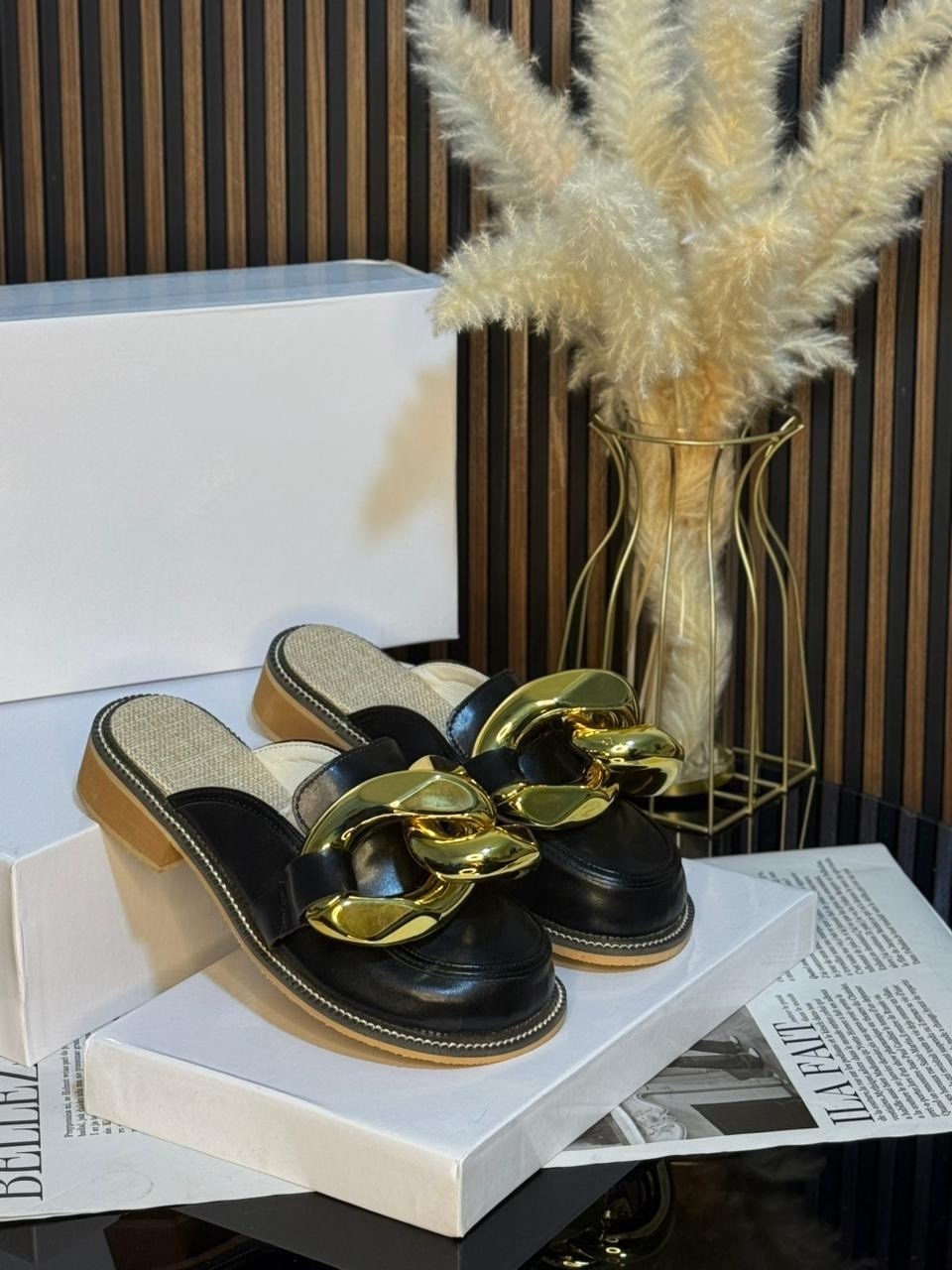 ,женские шлепанцы,модные шлепанцы,модные сандалии,шлепанцы на плоской подошве