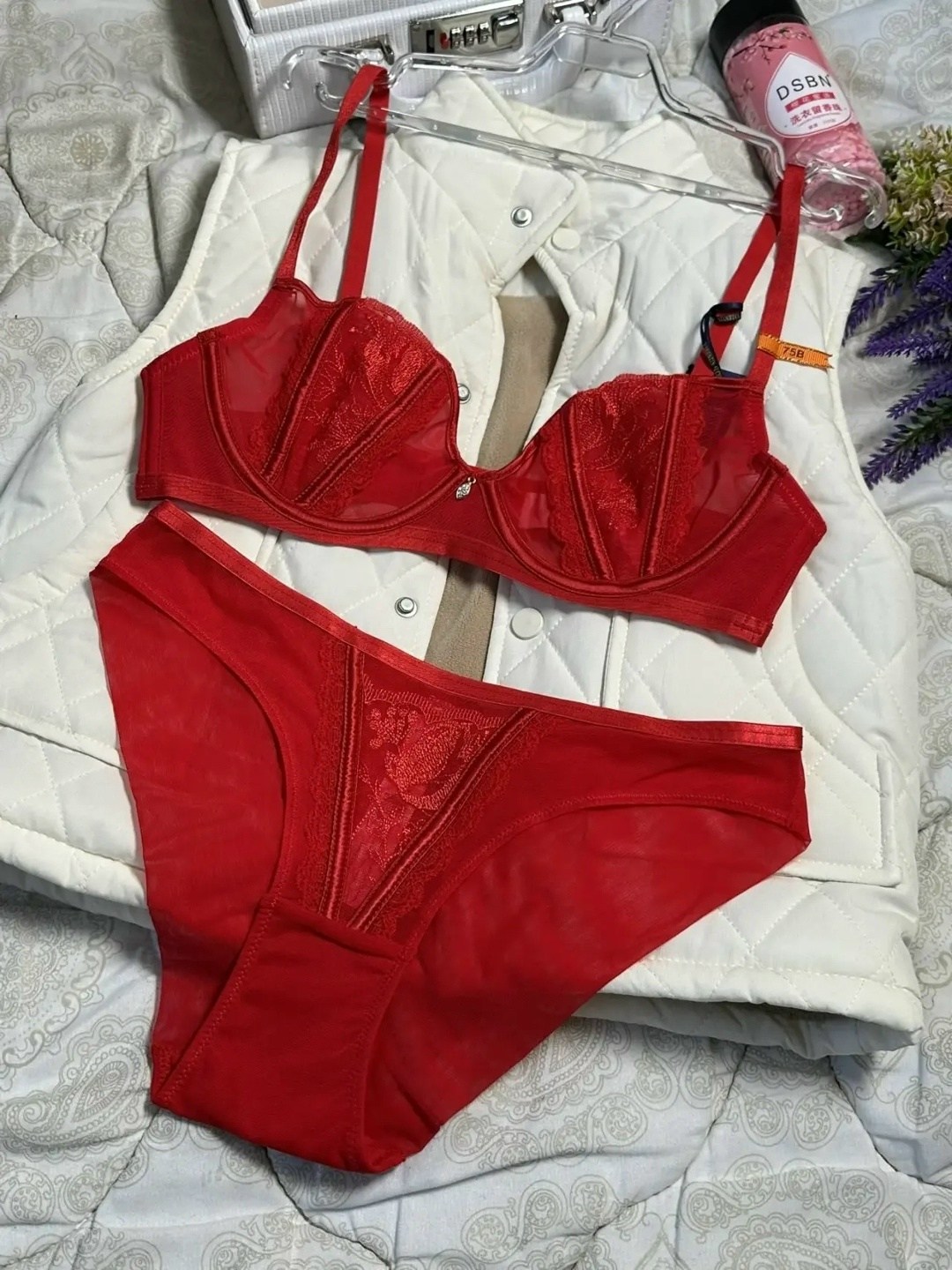 комплект женского нижнего белья,сексуальная нижнее белье,комплект нижнего белья,женское нижнее белье,нижнее белье бюстгальтер