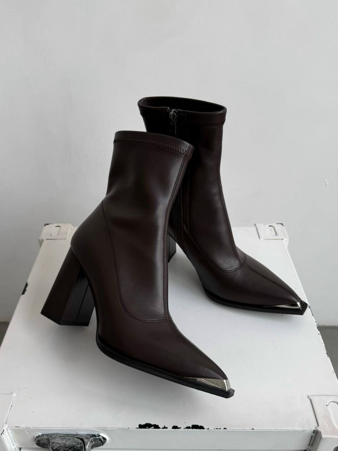 женские ботильоны из мягкой кожи с острым носком на тонком низком каблуке,ботильоны женские,женские ботильоны с острым носком,ботильоны модные,женские ботильоны на высоком каблуке с острым носком