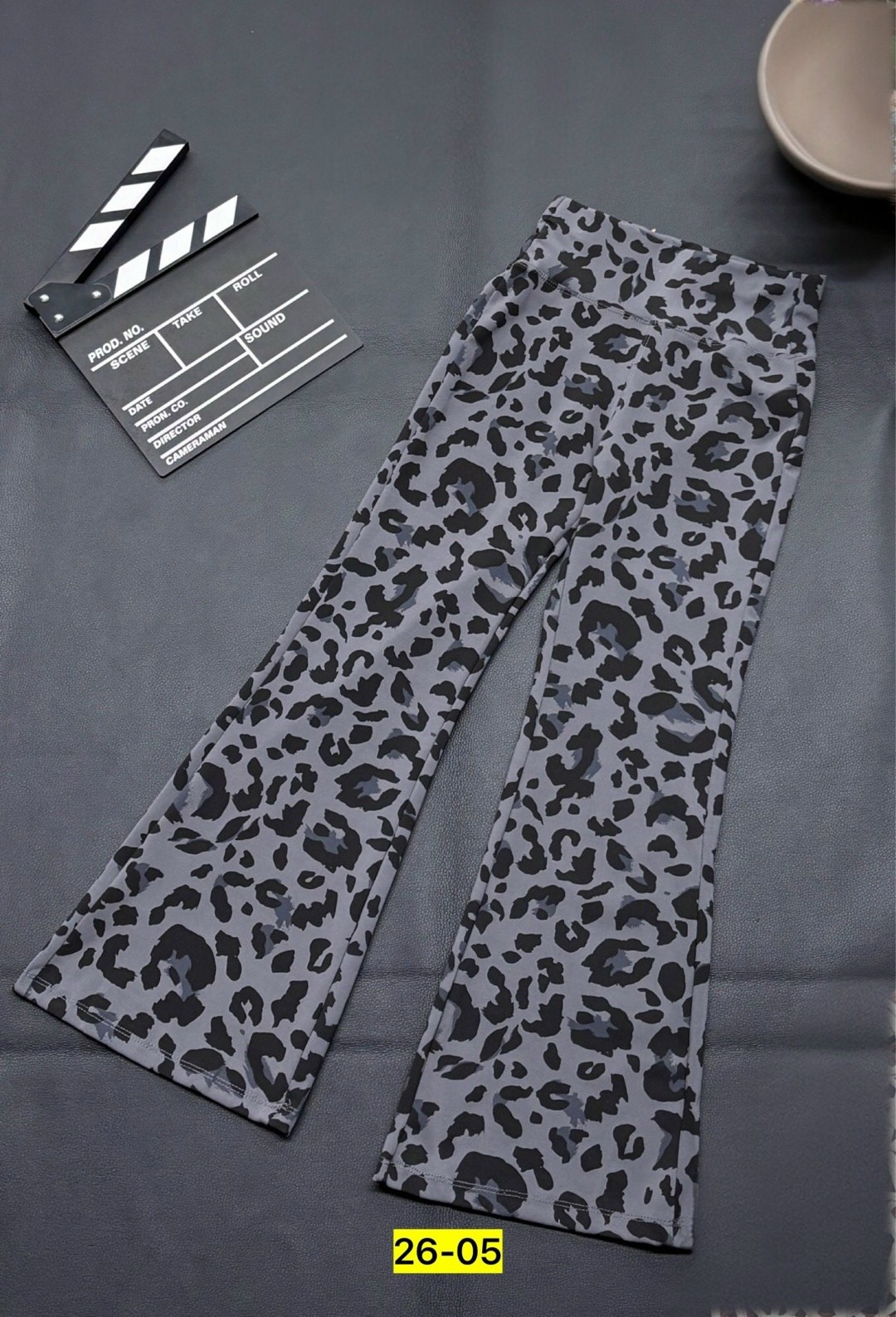 брюки с леопардовым принтом,леопардовые джинсы клеш,леопардовые брюки,леопардовые штаны,брюки-клеш с леопардовым принтом