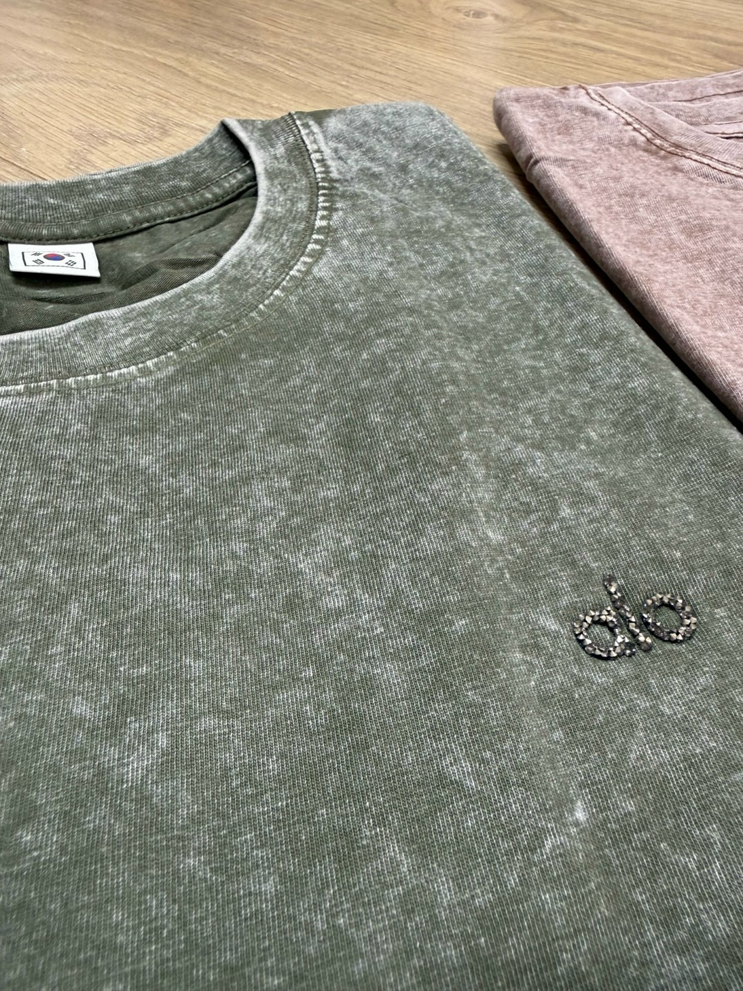 футболка оверсайз,женская оверсайз футболка,футболка оверсайз с надписью на спине comqlo 240154048,футболка оверсайз черная,футболка серая оверсайз