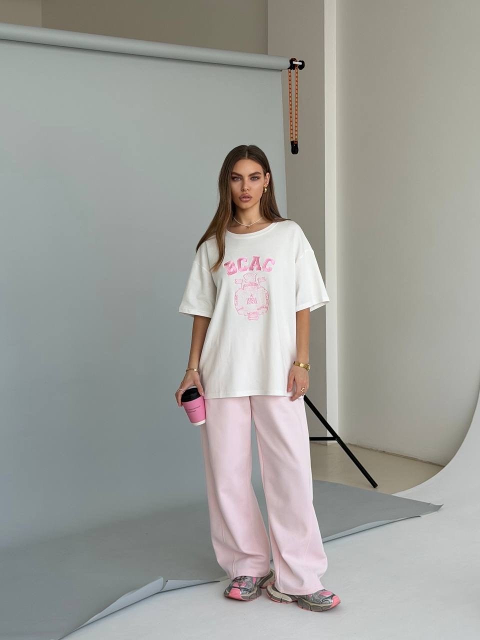 футболка оверсайз трендовая молодежная,футболки оверсайз женские,футболки оверсайз с принтами,базовая женская футболка оверсайз,футболка оверсайз с вб