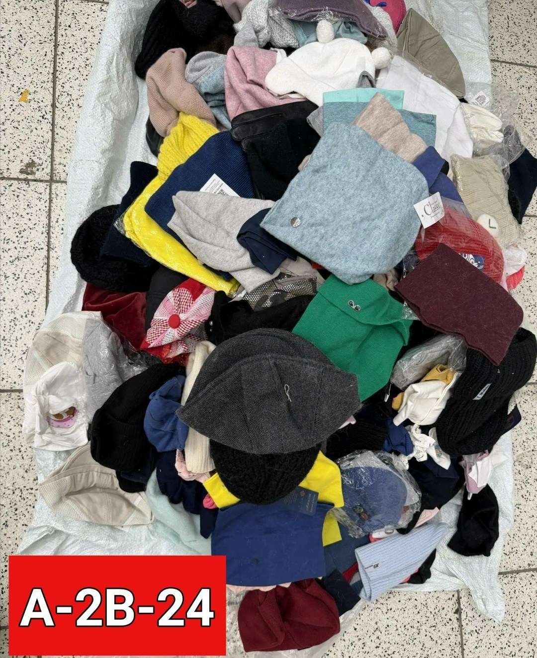 одежда секонд хенд,текстильные отходы,вещей,куча вещей