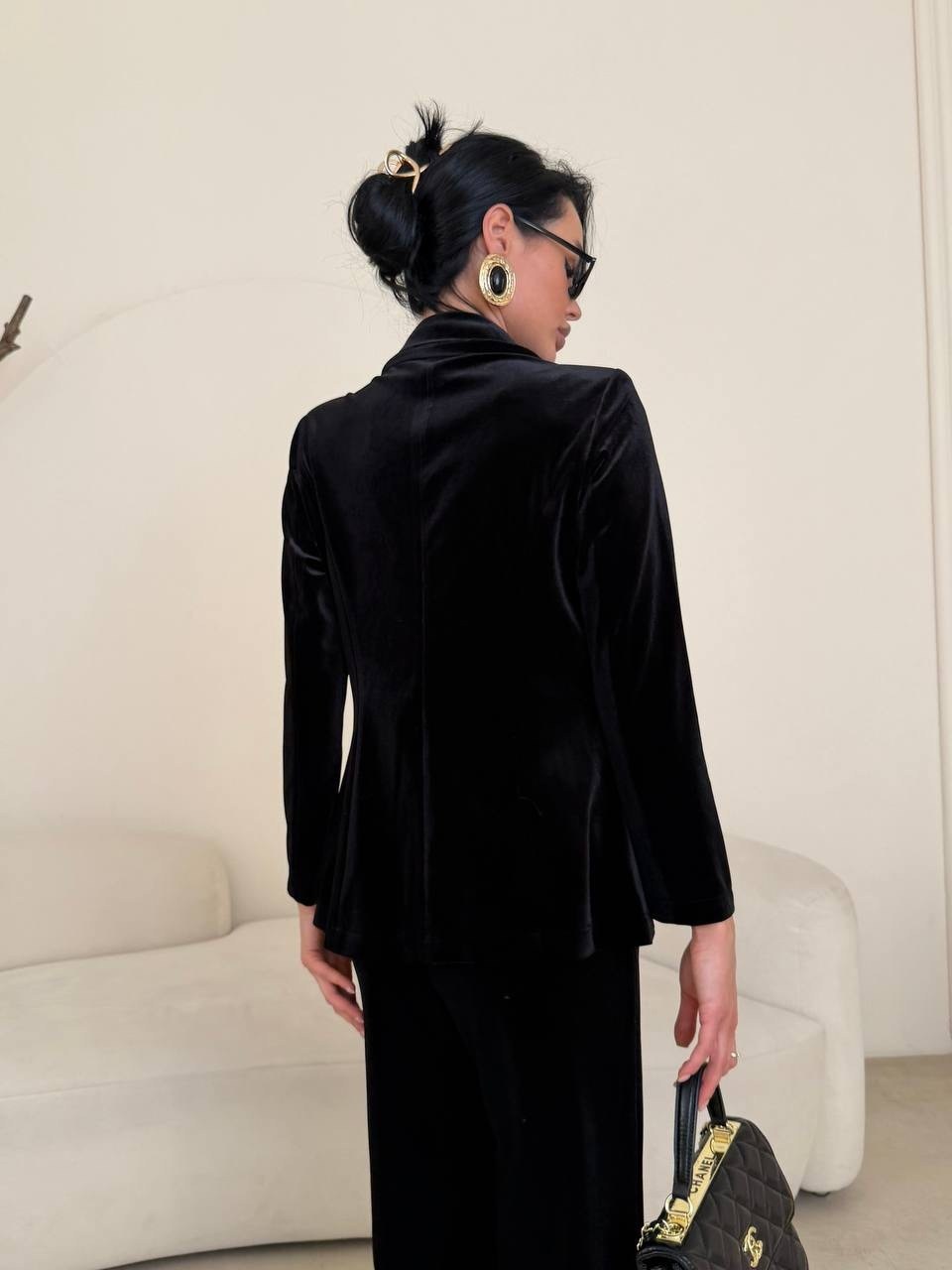 женский вечерний бархатный брючный костюм felicitty,модели брючных костюмов из велюра для женщин,костюм брючный golden valley 6625 черный,бархатный костюм женский,костюм брючный