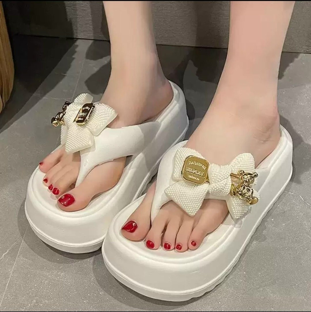 ,шлепанцы женские,модные шлепанцы,женские шлепанцы на платформе,тапочки модные