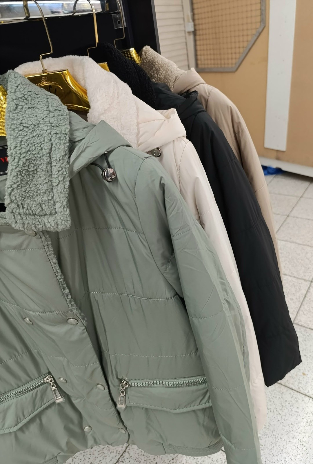 демисезонная куртка,куртка женская бежевая,куртка женская демисезонная,куртка,женская куртка