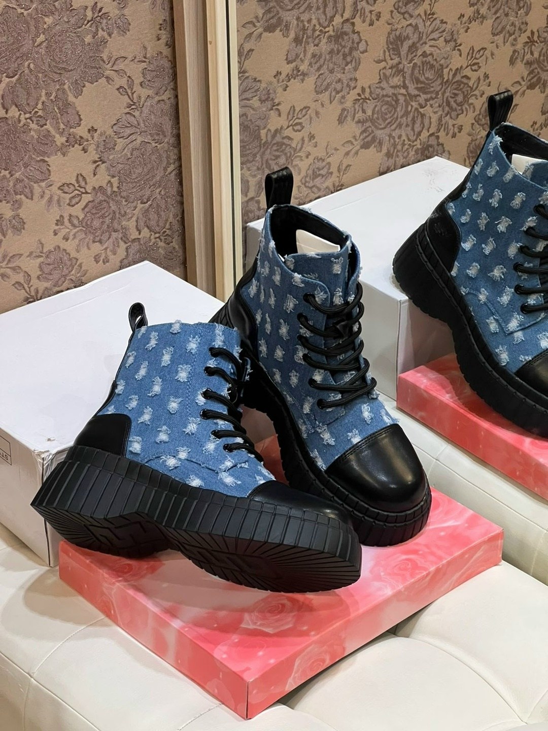 ,ботинки женские,ботинки модные,женская ,джинсовые ботинки