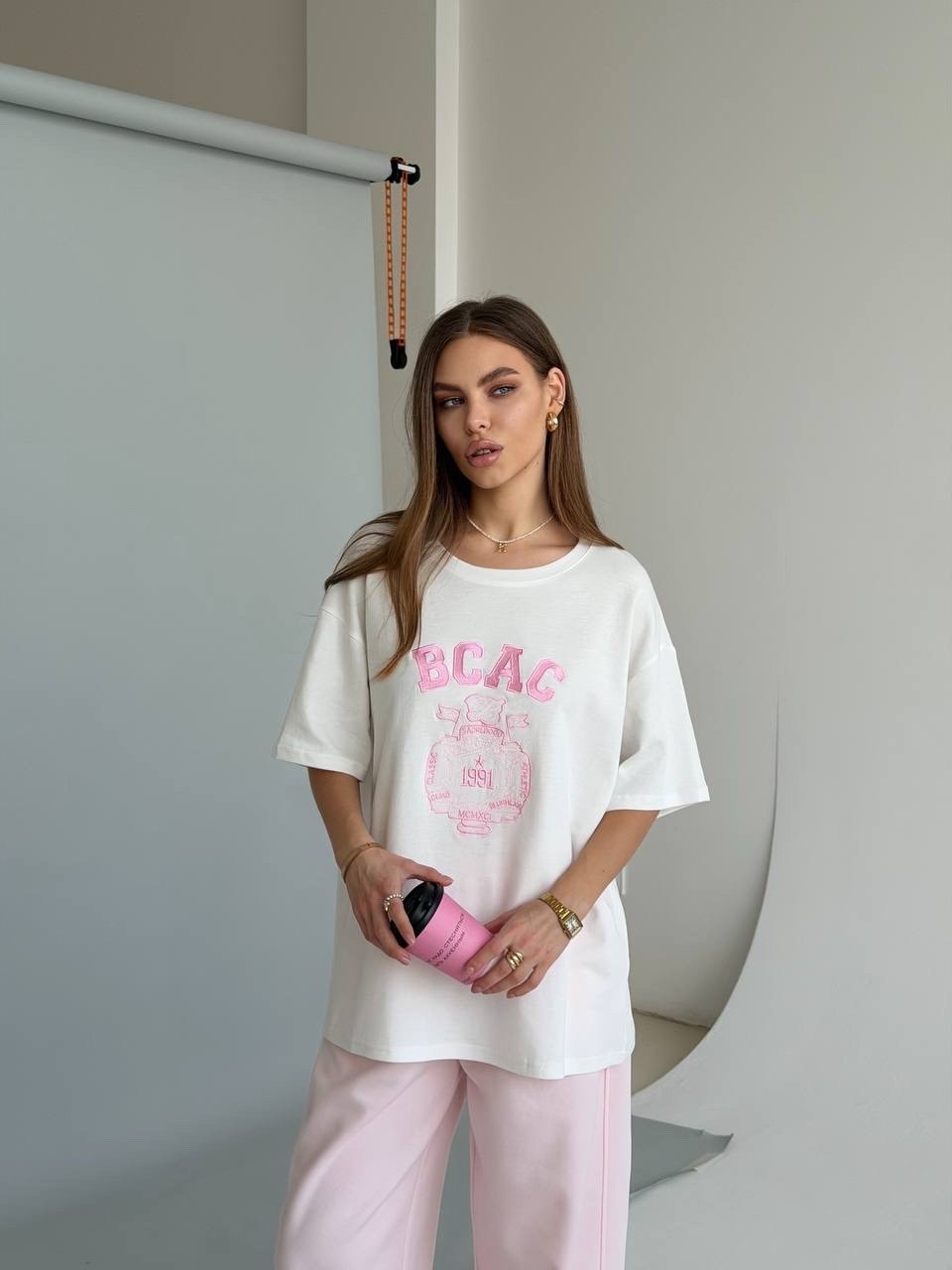 футболка оверсайз трендовая молодежная,футболки оверсайз женские,футболки оверсайз с принтами,базовая женская футболка оверсайз,футболка оверсайз с вб