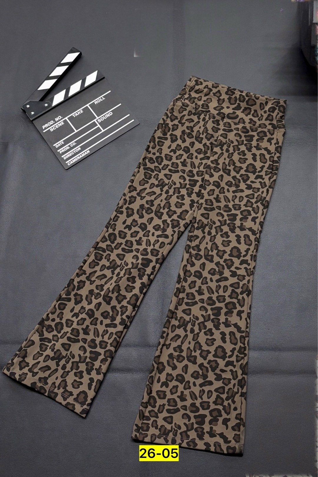 брюки с леопардовым принтом,леопардовые джинсы клеш,леопардовые брюки,леопардовые штаны,брюки-клеш с леопардовым принтом