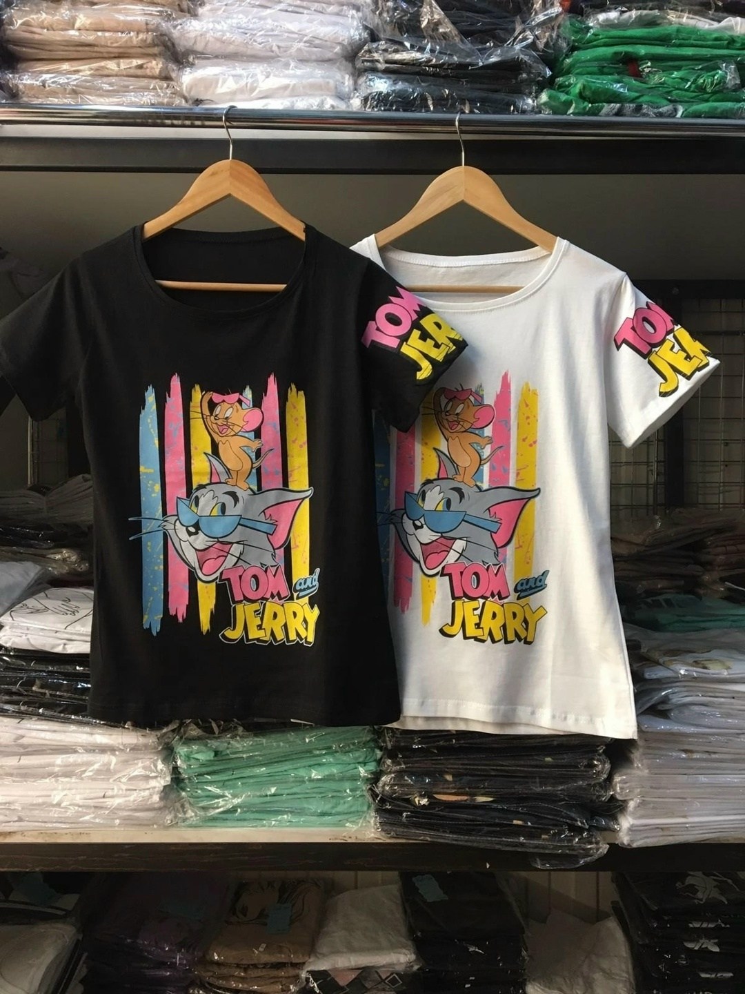 джинсы и яркие футболки,женская футболка,футболки мика женские,футболка женская с принтом,футболка