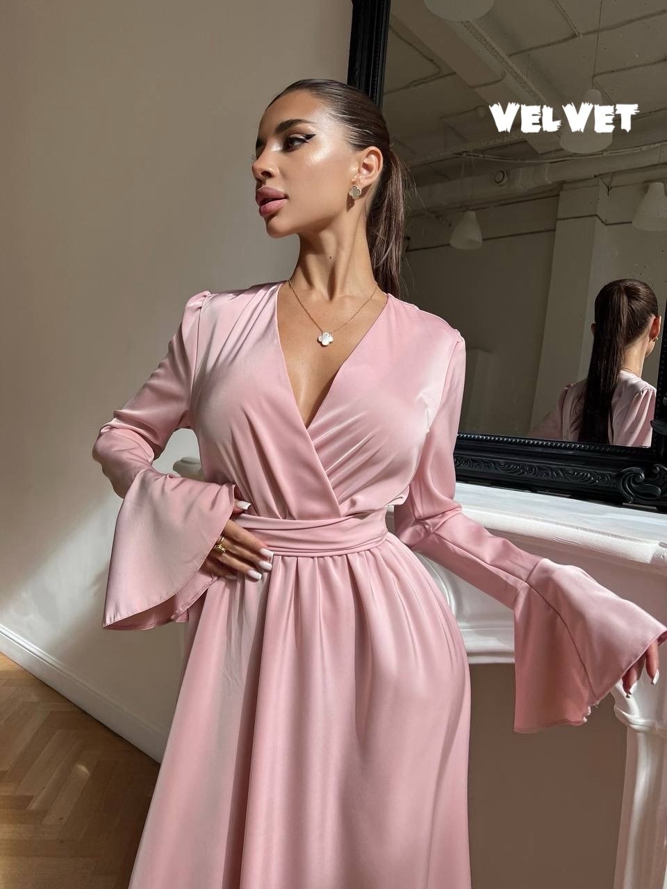 длинное платье с рукавами,атласные платья,длинное платье,платье,шелковое платье в пол