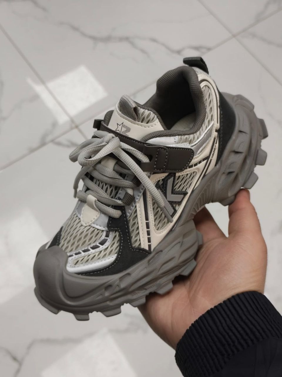 массивные кроссовки,женские массивные кроссовки,кроссовки balenciaga,кроссовки баленсиага трак,кроссовки женские balenciaga