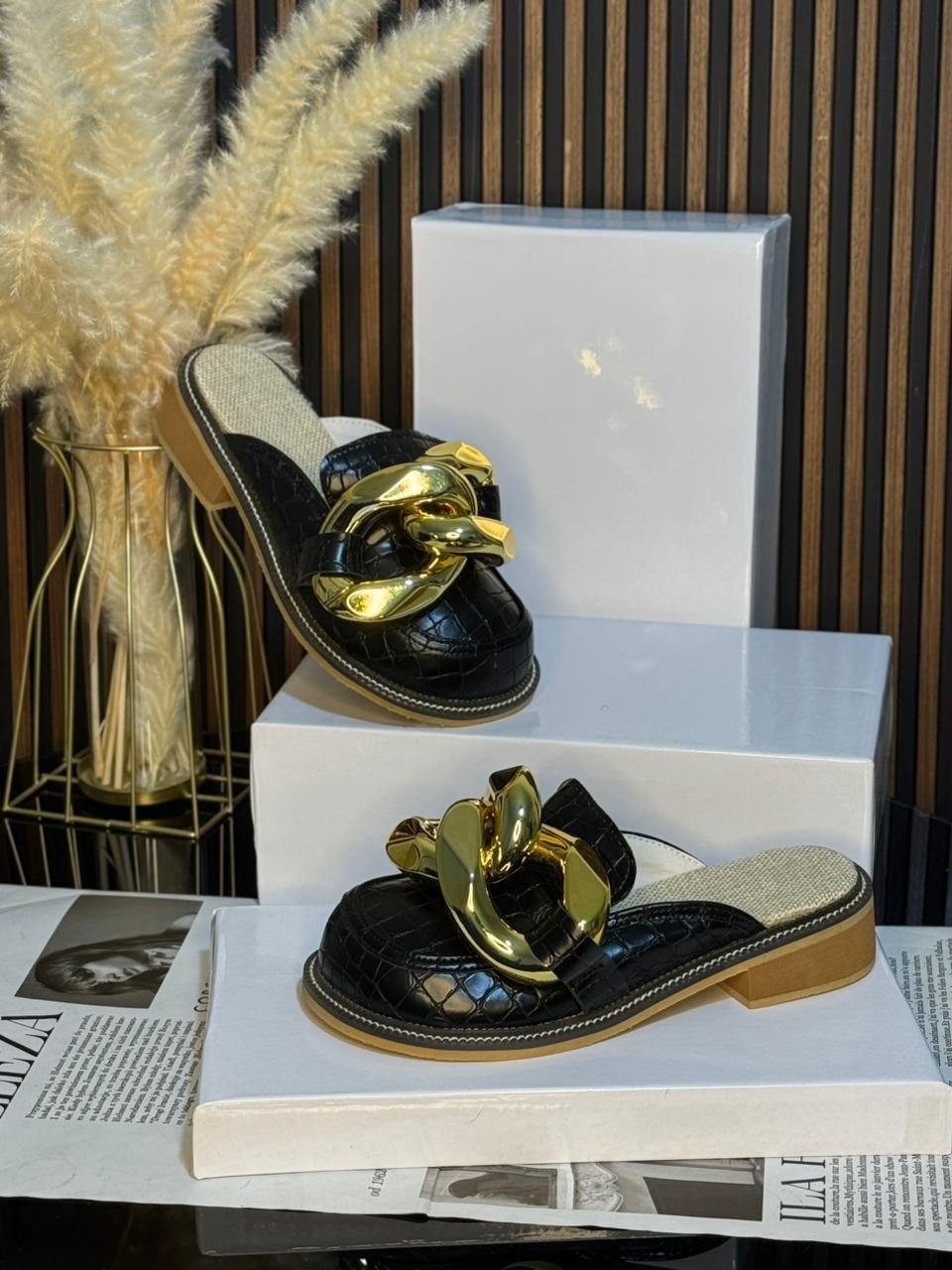 ,женские шлепанцы,модные шлепанцы,модные сандалии,шлепанцы на плоской подошве