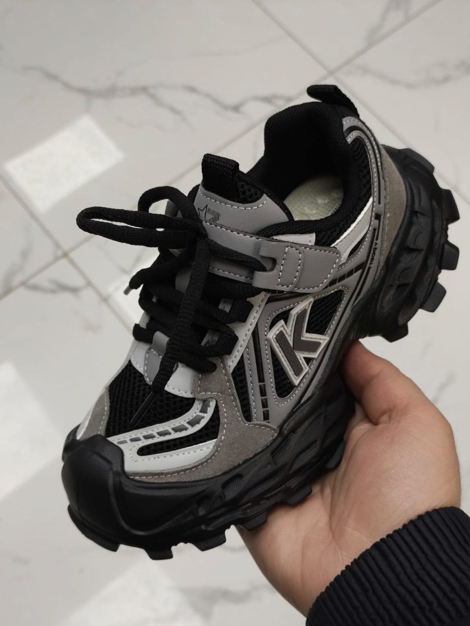 массивные кроссовки,женские массивные кроссовки,кроссовки balenciaga,кроссовки баленсиага трак,кроссовки женские balenciaga