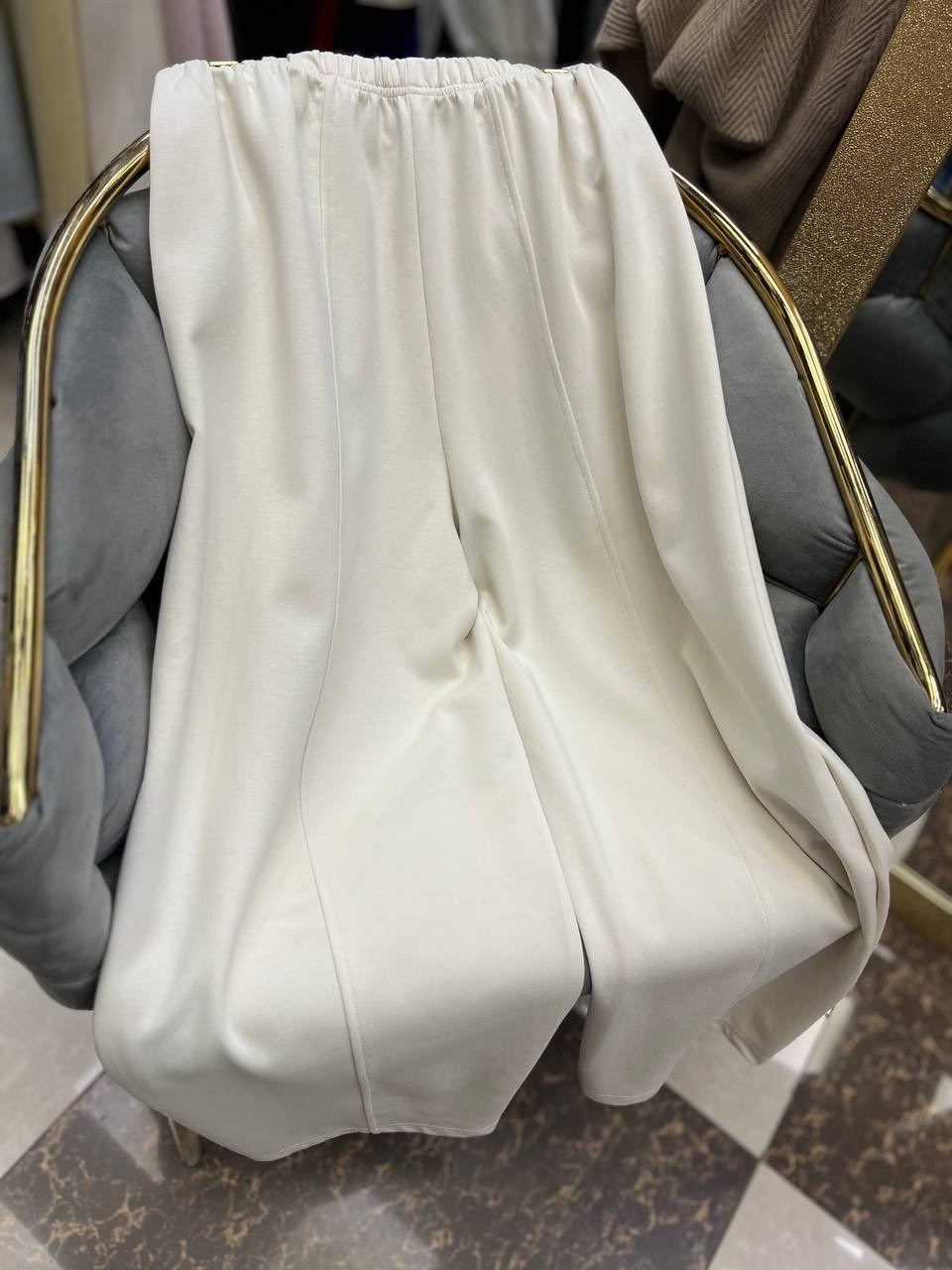 костюм бежевый,бежевые брюки,костюм с брюками,трикотажные брюки,спортивные костюм