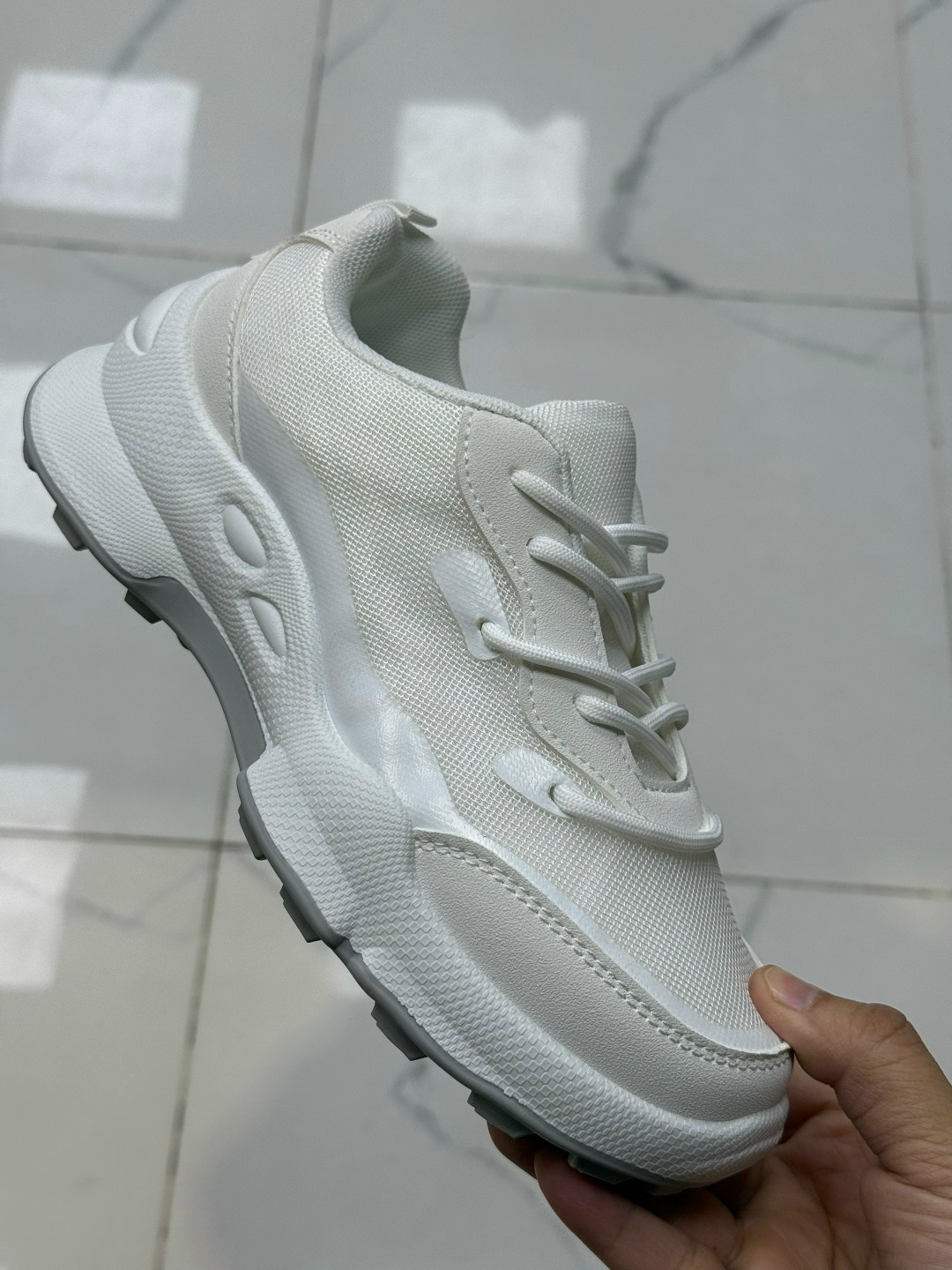 кроссовки,повседневные кроссовки,кроссовки женскиe,кроссовки классические,спортивная