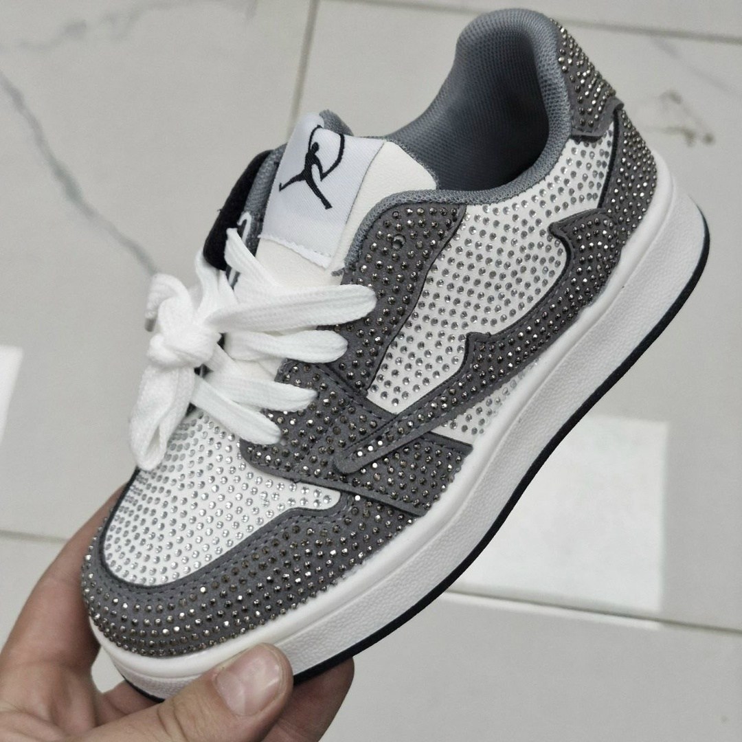 кроссовки,женские кроссовки,кроссовки nike,кроссовки на заказ jordan 1,кроссовки nike air jordan 1 с кристаллами swarovski aj1 dc0774-101