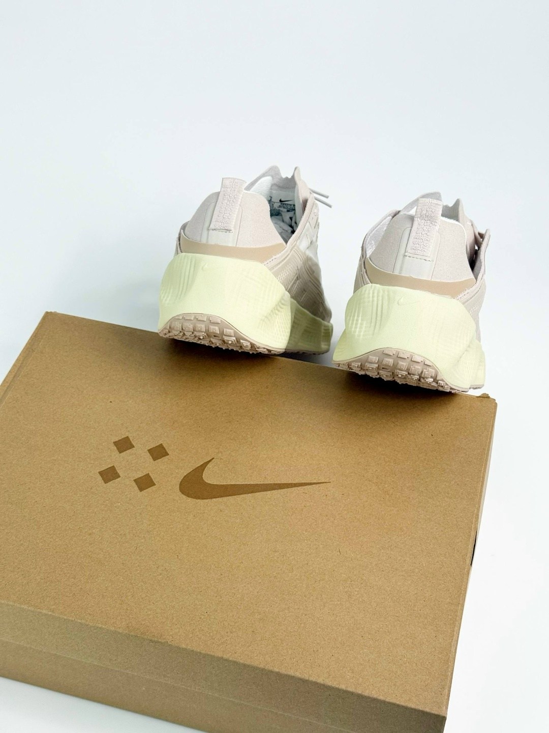 кроссовки,кроссовки женскиe,кроссовки adidas,спортивная ,бежевые кроссовки