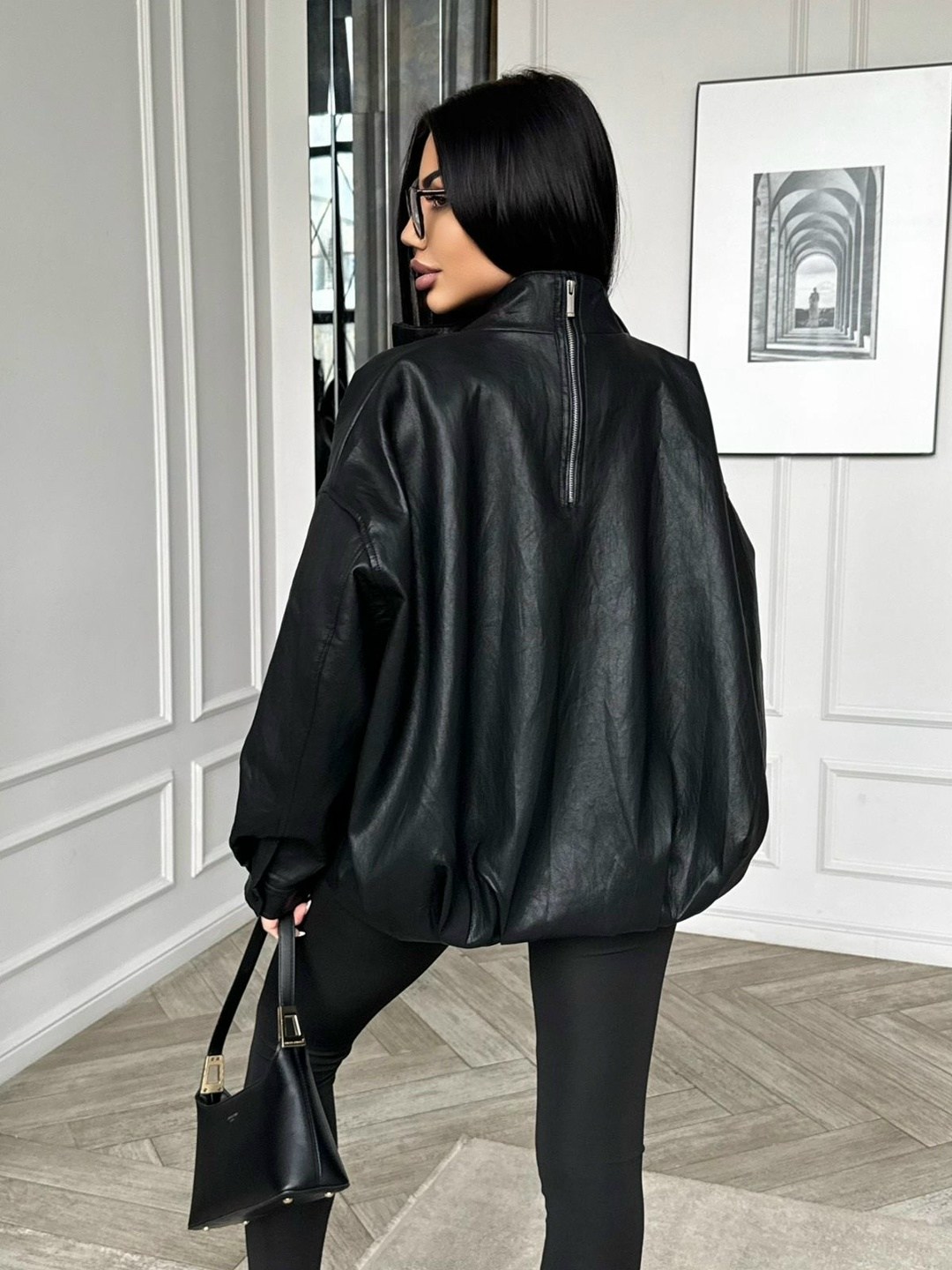 кожаная куртка,стильные куртки,женская кожаная куртка,куртка бомбер из экокожи,бомбер удлиненный оверсайз кожаная куртка saint shine