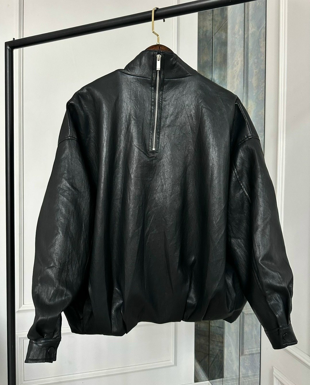 кожаная куртка,стильные куртки,женская кожаная куртка,куртка бомбер из экокожи,бомбер удлиненный оверсайз кожаная куртка saint shine