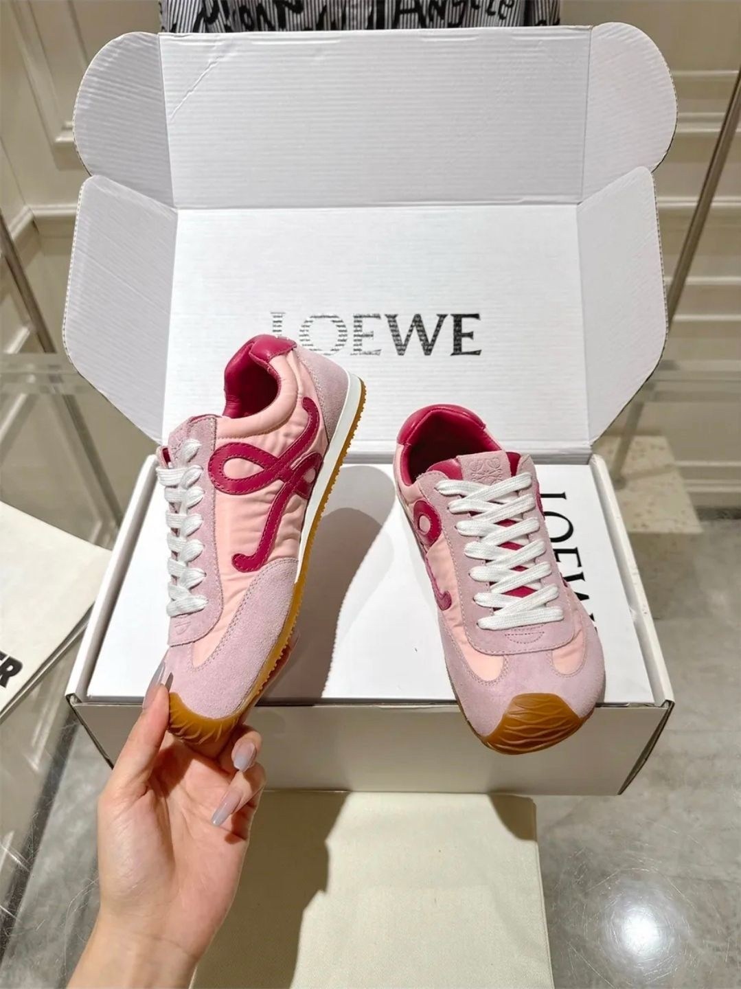 ,кроссовки loewe,женские кроссовки,кроссовки для женщин,брендовые кроссовки