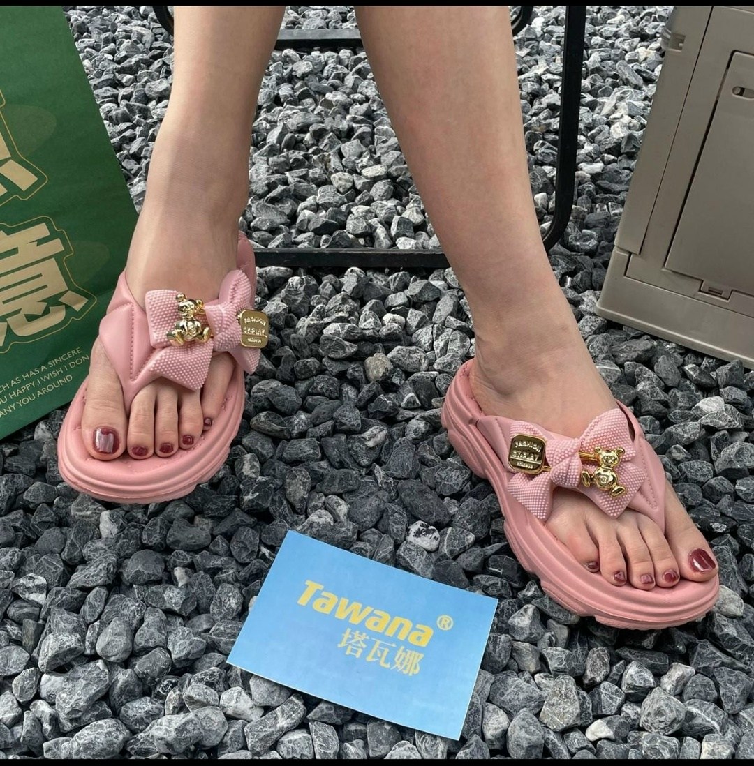 шлепанцы женские,,модные шлепанцы,летние шлепанцы,тапочки модные