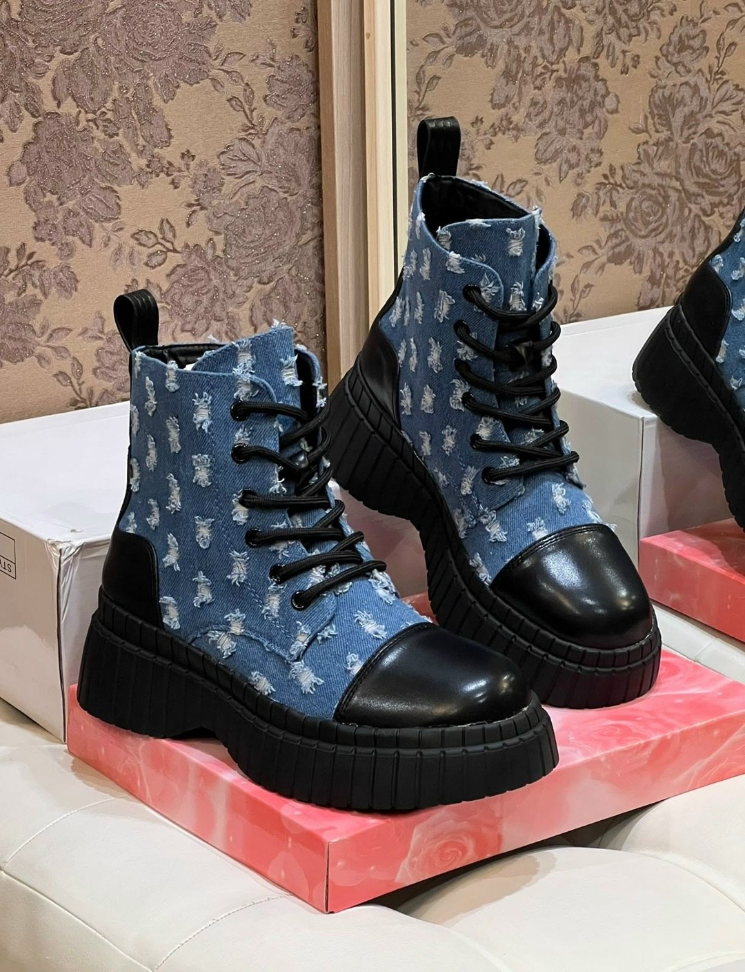 ,ботинки женские,ботинки модные,женская ,джинсовые ботинки