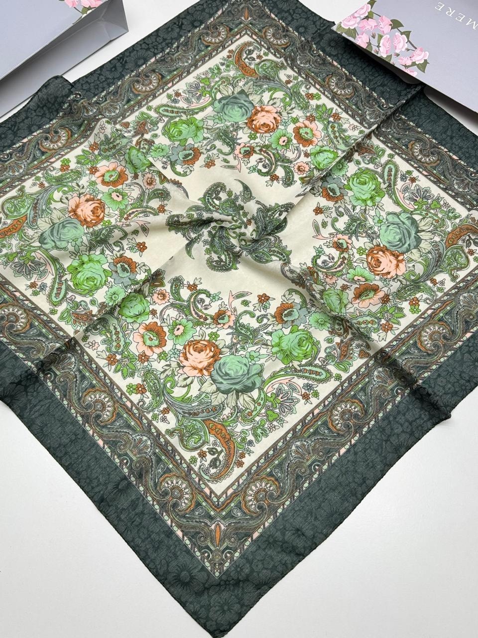 платок женский,платок женский с рисунком,коробки для платков,платок,красивый платок