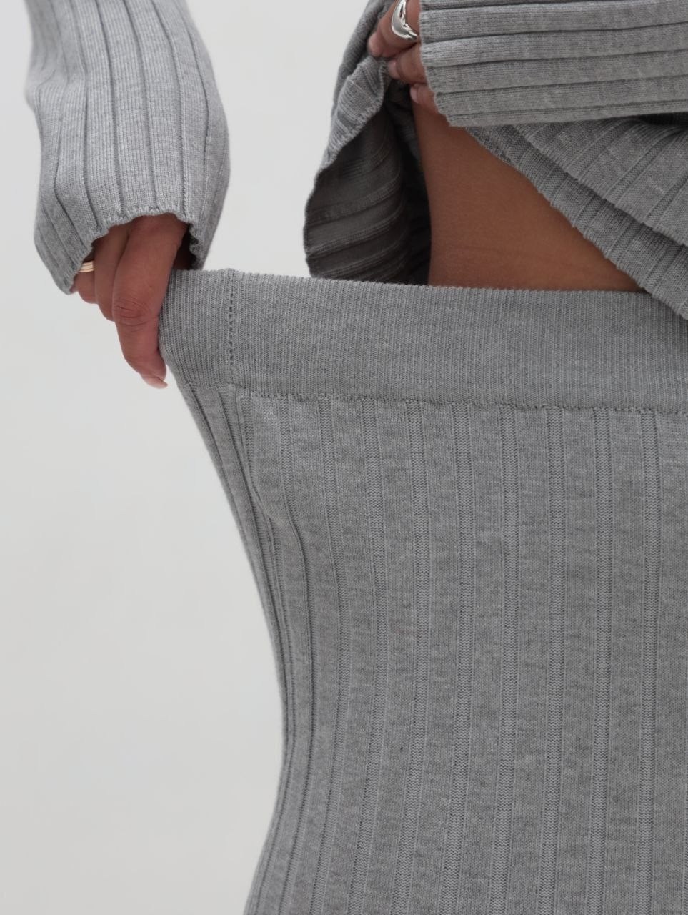 костюм лапша с юбкой,костюм теплый вязаный оверсайз лапша с юбкой gani shop,костюм с юбкой миди трикотажный,серый костюм лапша с длинной юбкой,костюм теплый вязаный оверсайз лапша с юбкой gani shop цв
