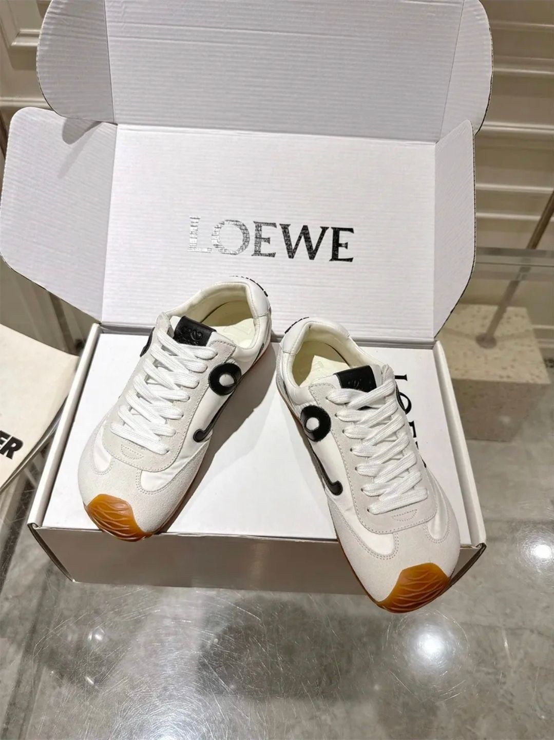 ,кроссовки loewe,женские кроссовки,кроссовки для женщин,брендовые кроссовки