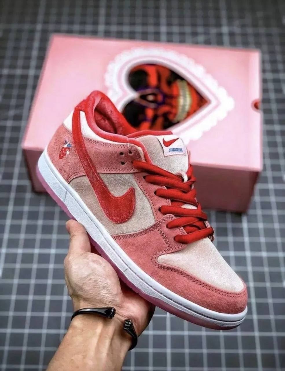 nike sb dunk low strangelove,кроссовки nike sb dunk low strangelove,кроссовки найк сб данк лов про,кроссовки nike sb dunk low,кроссовки nike sb dunk low x strangelove