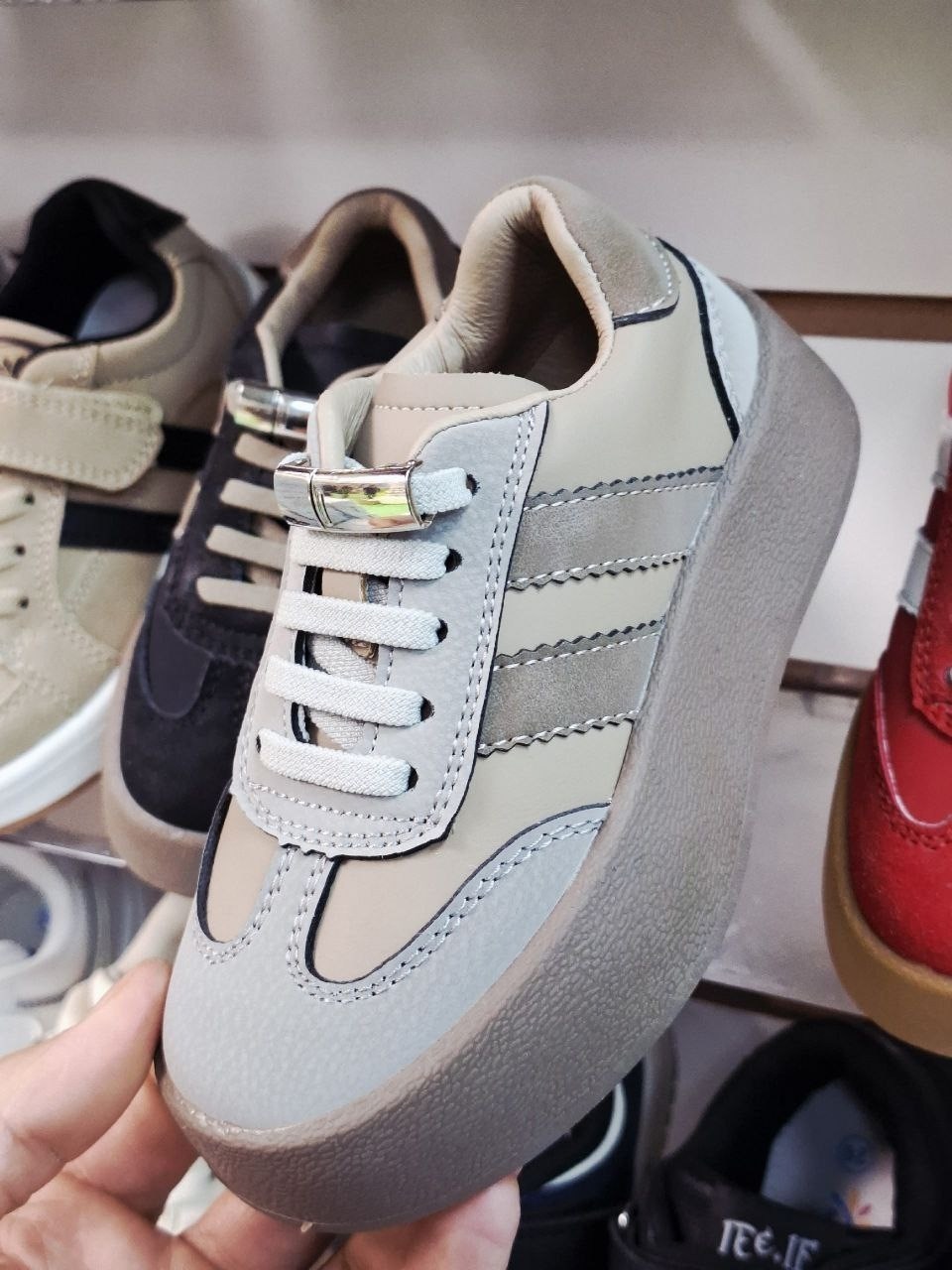 ,женские кроссовки, спортивная,модные кроссовки,обуви