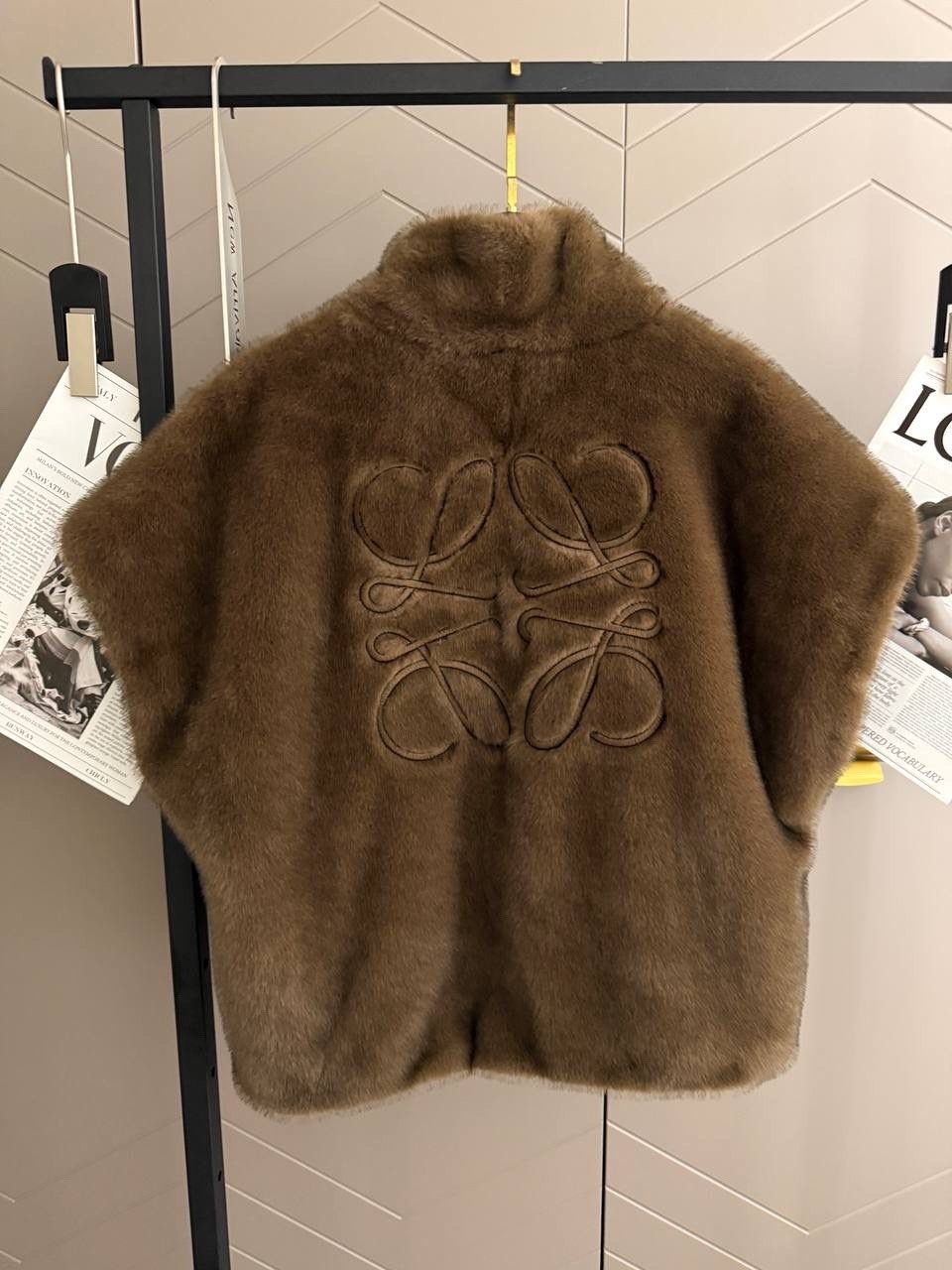 утепленный жилет женский дубленкин zhilwo3 коричневый 48 ru,жилет женский меховой с капюшоном из овчины керли,утепленный жилет женский дубленкин zhilwo2 коричневый 44 ru,жилет меховой,стильные куртки