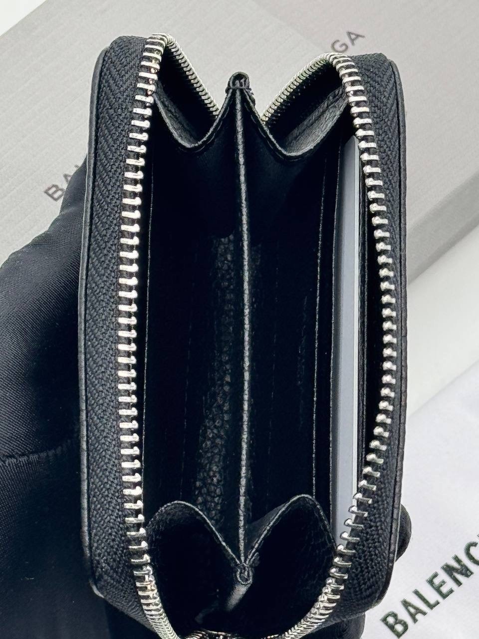 кошелек balenciaga,balenciaga balenciaga,бумажник balenciaga,кожаное портмоне balenciaga,кошелек из кожи с наличными balenciaga